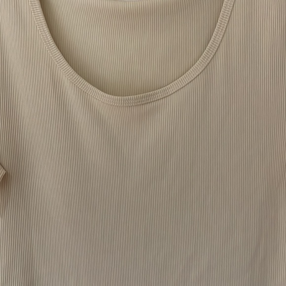 Cream ribbed short sleeve bodysuit in size medium - Picture 2 of 3